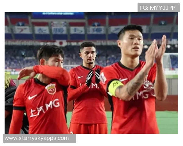 海港新闻官分享球队全家福穆斯卡特居中六名外援齐聚一堂