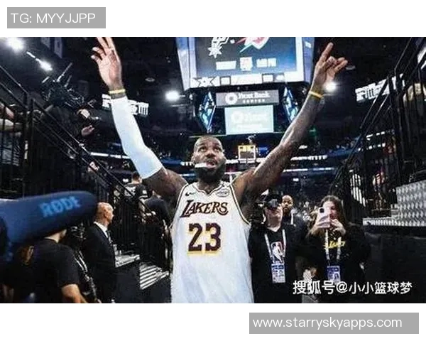 詹姆斯助力八村频频攻筐展现默契配合引发球迷热议